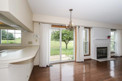 4576 N Sapphire Dr, Hoffman Estates, IL 60192 photo 5