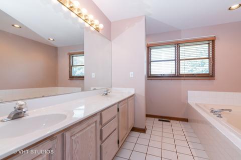 2238 Spaulding Ave, West Dundee, IL 60118 photo 9