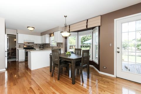 1338 Deerfield Ln, Bartlett, IL 60103 photo 4