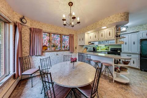 365 Lionel Rd, Riverside, IL 60546 photo 7