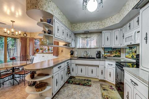 365 Lionel Rd, Riverside, IL 60546 photo 4