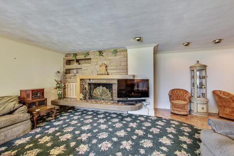 365 Lionel Rd, Riverside, IL 60546 photo 3