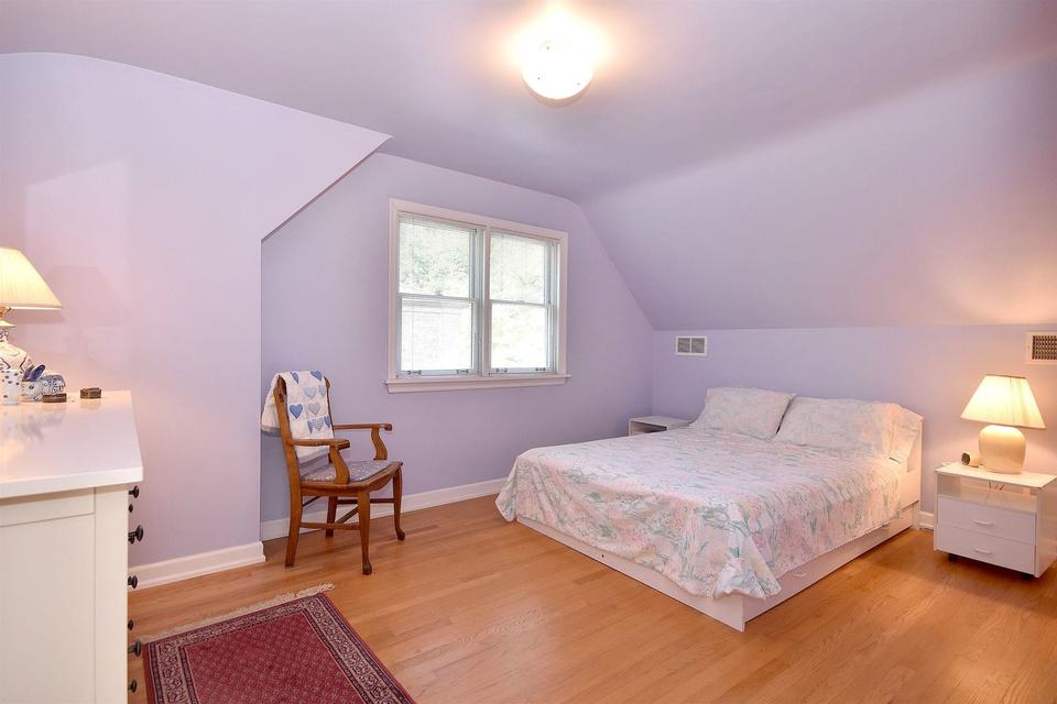  157 N Avon Rd, Elmhurst, IL 60126 photo 17