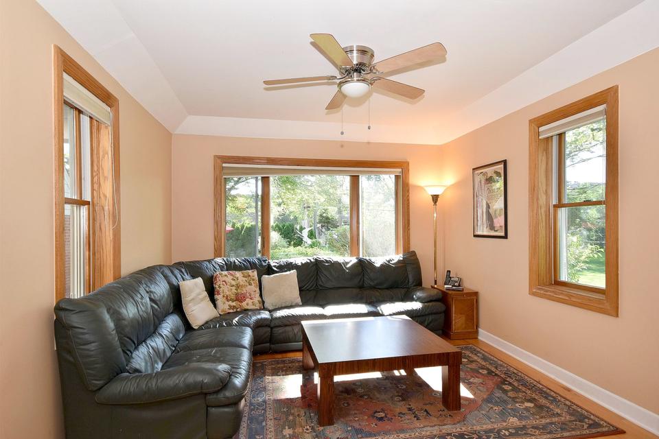  157 N Avon Rd, Elmhurst, IL 60126 photo 12