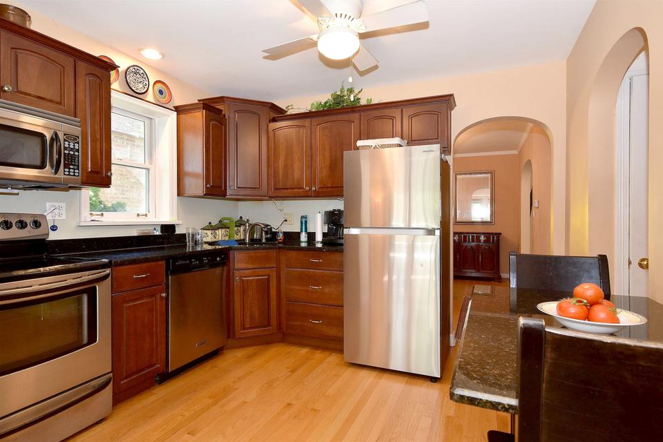  157 N Avon Rd, Elmhurst, IL 60126 photo 10