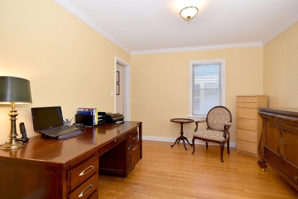  157 N Avon Rd, Elmhurst, IL 60126 photo 9