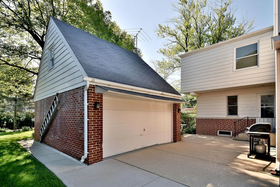  157 N Avon Rd, Elmhurst, IL 60126 photo 28