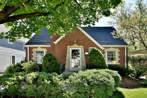 157 N Avon Rd, Elmhurst, IL 60126