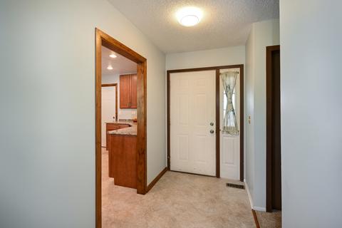 2205 Stirrup Ln, Wheaton, IL 60189 photo 4