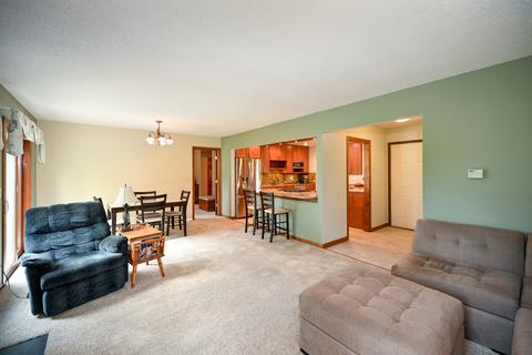 2205 Stirrup Ln, Wheaton, IL 60189 photo 5