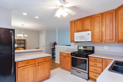 43 Cedar Dr, Wheeling, IL 60090 photo 3