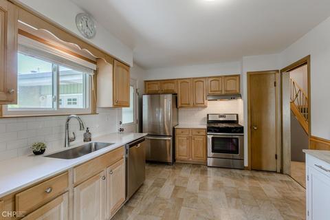 130 E Bradley St, Des Plaines, IL 60016 photo 3