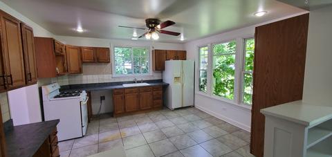 224 E 11th St, Lockport, IL 60441 photo 3