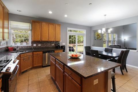 1345 Mallard Ln, Hoffman Estates, IL 60192 photo 2