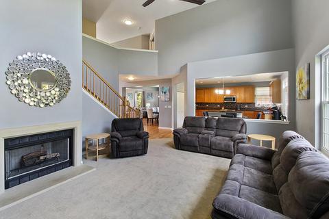 1345 Mallard Ln, Hoffman Estates, IL 60192 photo 4