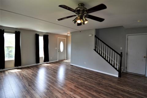 313 Aster Dr, Minooka, IL 60447 photo 2