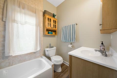 332 E 19th St, Lockport, IL 60441 photo 8