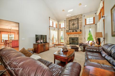 2052 Tunbridge Trl, Algonquin, IL 60102 photo 11
