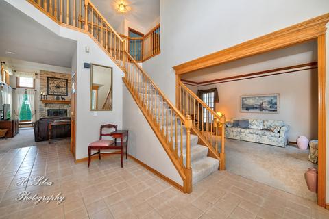 2052 Tunbridge Trl, Algonquin, IL 60102 photo 3