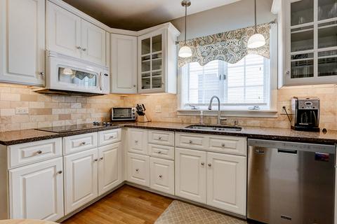 575 Selborne Rd, Riverside, IL 60546 photo 11
