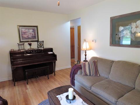 420 Vassar Ln, Des Plaines, IL 60016 photo 4