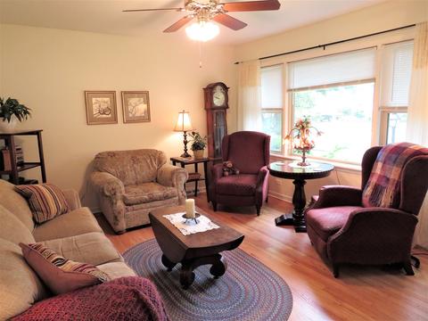 420 Vassar Ln, Des Plaines, IL 60016 photo 5