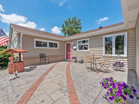 521 Ranch Rd, Wheaton, IL 60187 photo 2