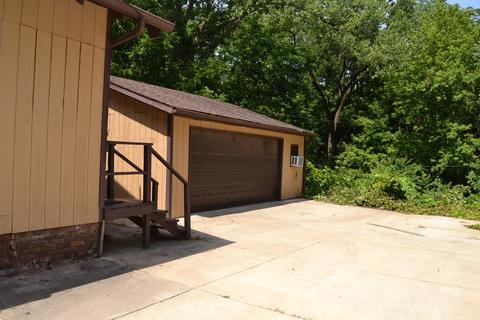 2 Park Pl, Peru, IL 61354 photo 6