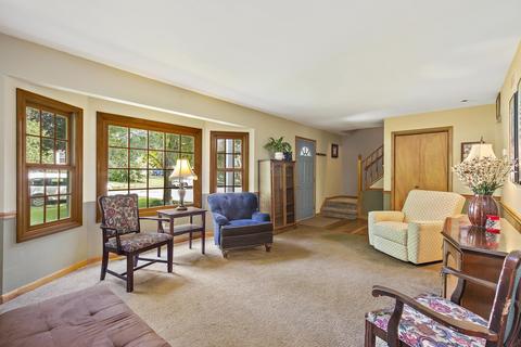 5007 Maplehill Dr, Mchenry, IL 60050 photo 4
