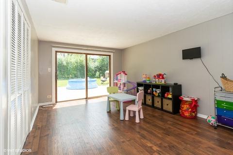 965 Colony Ln, Hoffman Estates, IL 60192 photo 10