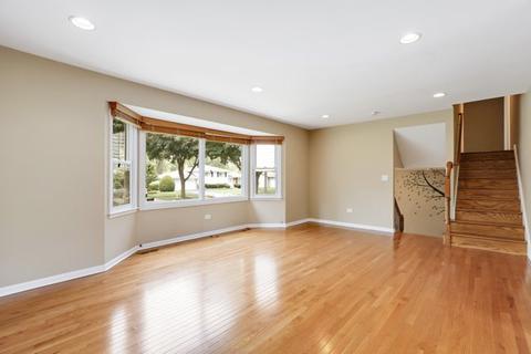 941 Rose Ln, Wheeling, IL 60090 photo 3
