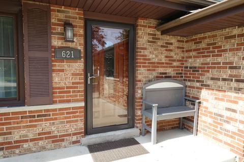 621 Juniper Ln, Bartlett, IL 60103 photo 3