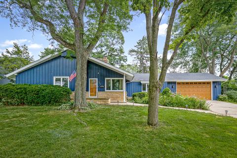 303 Clinton Ct, Wheaton, IL 60187 photo 2