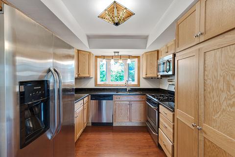 303 Clinton Ct, Wheaton, IL 60187 photo 9