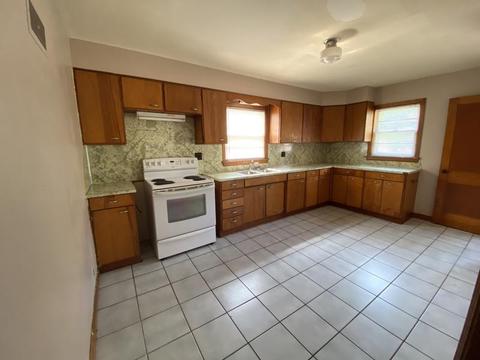 306 S Heaton St, Morrison, IL 61270 photo 2