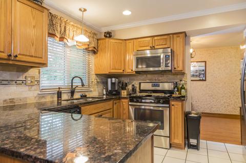 398 Wildberry Ln, Bartlett, IL 60103 photo 10