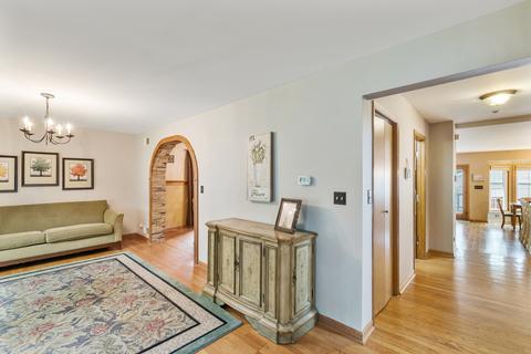 214 N Maple St, Mount Prospect, IL 60056 photo 4