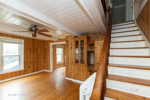 8 Washington St, Algonquin, IL 60102 photo 2