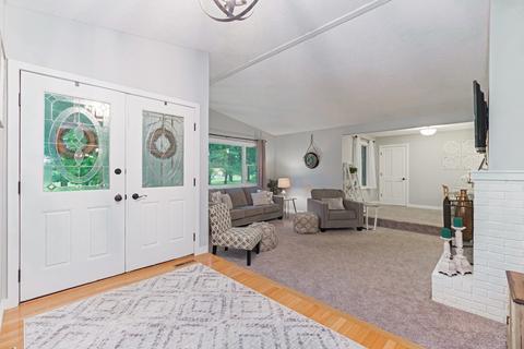 22286 Ridgewood Dr, Downs, IL 61736 photo 2