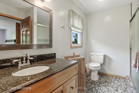 567 Briarwood Dr, Wheeling, IL 60090 photo 8