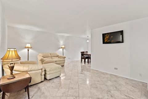 697 Lakeside Circle Dr, Wheeling, IL 60090 photo 3