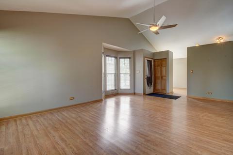 1053 Georgian Pl, Bartlett, IL 60103 photo 4