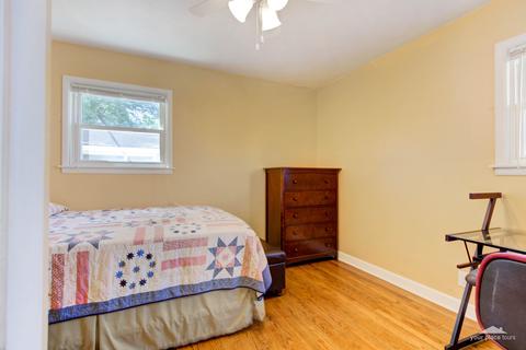 517 Pine Ave, Aurora, IL 60505 photo 8