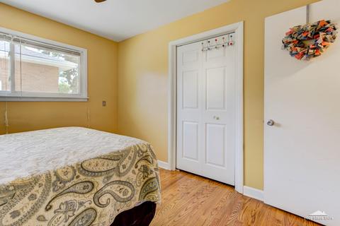 517 Pine Ave, Aurora, IL 60505 photo 14