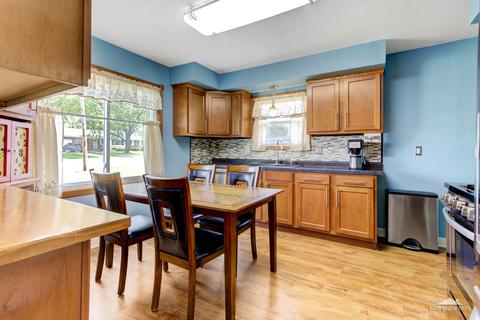517 Pine Ave, Aurora, IL 60505 photo 6