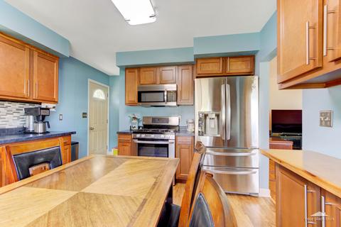 517 Pine Ave, Aurora, IL 60505 photo 7