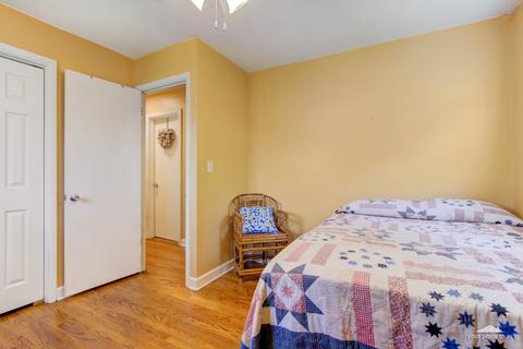 517 Pine Ave, Aurora, IL 60505 photo 9