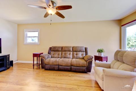 517 Pine Ave, Aurora, IL 60505 photo 4