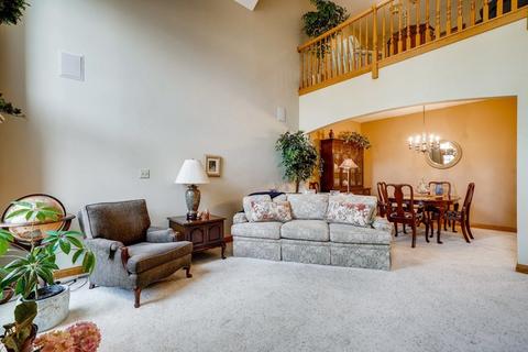 110 E Knighton Pl, Elmhurst, IL 60126 photo 5