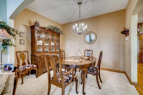 110 E Knighton Pl, Elmhurst, IL 60126 photo 7